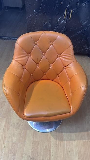 Narıncı rəngli, retro tərzli salon/ev kreslosu. - Material: dərini lalafo.az -da Narıncı rəngli, retro tərzli salon/ev kreslosu. - Material: dərini