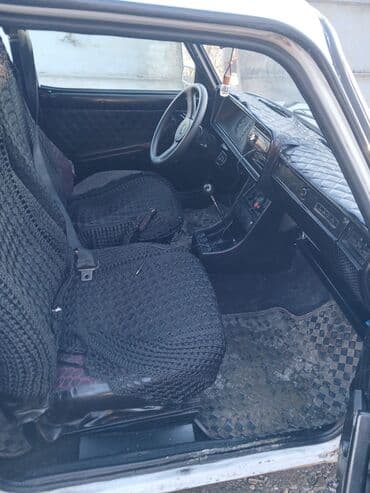 vaz 2199: Vaz 2107 sedan – 2002-ci il buraxılışı. Ağ rəng, 4 qapı, arxa ötürücü — 5