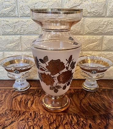 Qab-qacaq və mətbəx ləvazimatları: Şüşə dəst – 1 vaza + 2 şirniyyat qabı 3ü birge 30azn . Hec bir — 2