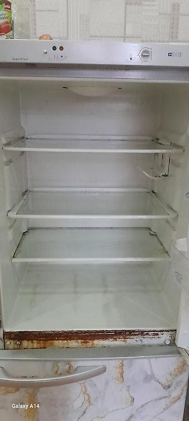 oyun direksiyon seti: Pozis. İki qapılı soyuducu (aşağıda dondurucu, yuxarıda soyuducu — 5