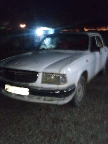 qadınlar ucun maşınlar: GAZ Volga sedan – klassik rus avtomobili - Kuzov: 4 qapılı sedan, ağ — 4