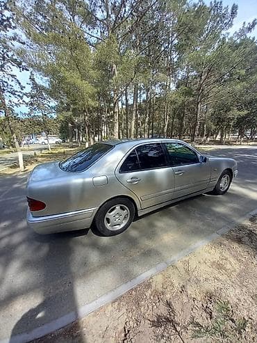 Mercedes-Benz E-Class: 2 l | 1997 il Sedan — 2