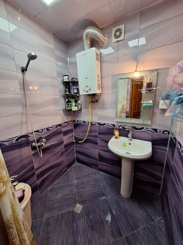 6 cı mikrorayon satılan evlər: Bakı, 8-ci kilometr, 3 otaqlı, Köhnə tikili, m. Neftçilər, 96 kv. m — 1