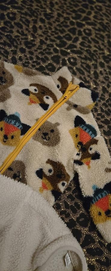 ust geyim: Uşaq üçün isti geyim dəsti Məhsul tərkibi: - 3 ədəd xəz/fleece tipli — 2