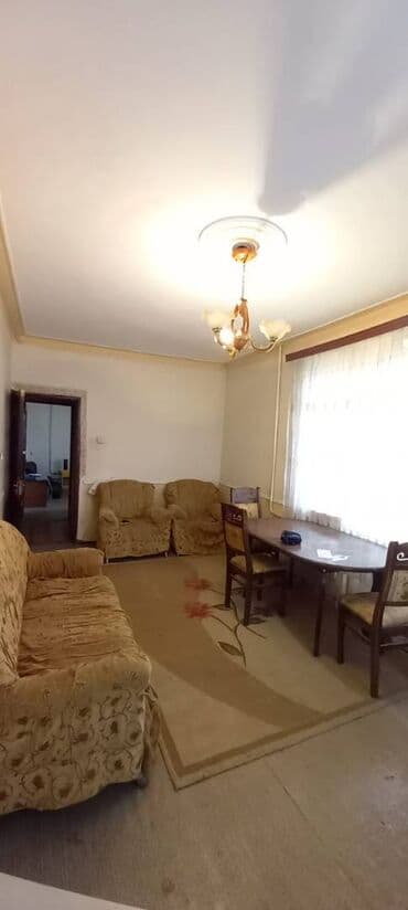 bina az kiraye evler 9 mkr: Bakı, Qaraçuxur qəs., 2 otaqlı, Köhnə tikili, 55 kv. m — 1