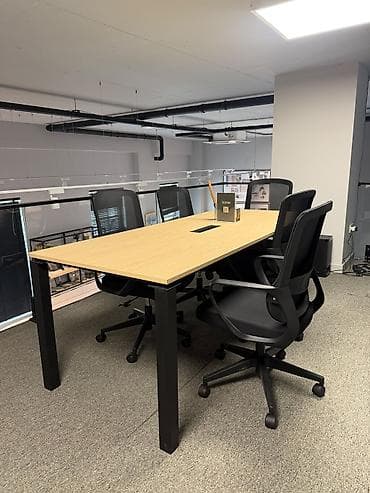 reception masa: Çox keyfiyyətli stol stullardi .1 stol 6 kreslodur təzə kimidir — 1