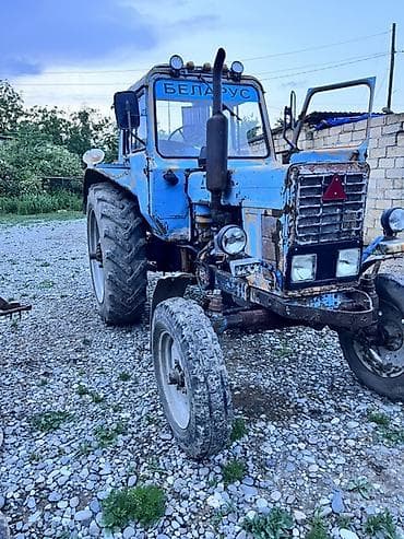 balaca maşın: MTZ traktor, kabinəli, arxa 3 nöqtəli asqı və PTO ilə. Mexaniki — 8