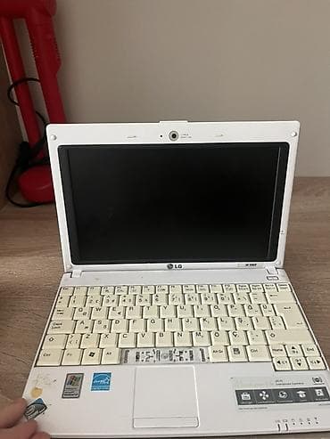 notebook çantası: LG X110 mini noutbuk Xüsusiyyətlər: - Ekran: 10.1" (təxminən), parlaq — 2