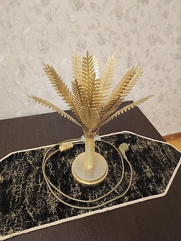 nar ceken aparat: Qızılı stolüstü lampa - Dizayn: Xurma yarpaqlarını xatırladan metal — 2