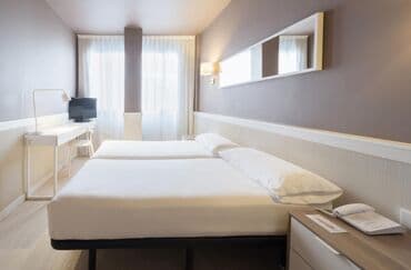 otaq yoldawi: Hotel bakida en ucuz hotel bizde 30 azn iki neferlik otaq — 1