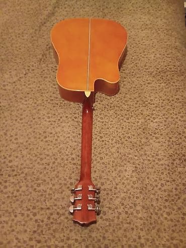 gitara sim: Akuastik gitara – dreadnought korpus, cutaway (kəsik) dizayn — 2