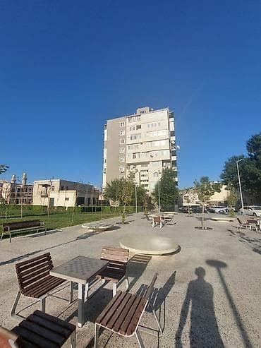 evim gence emlak: Mənzil elanı Daxili İşlər Nazirliyinin arxasında, Təzə pir məscidinə — 2