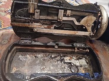 Antik tikiş maşını – çar Rusiyası dövrünün metal gövdəli, mexaniki