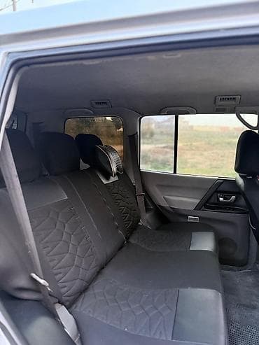 zaz satisi: Mitsubishi Pajero (gümüşü rəng), 5 qapılı SUV Texniki və xarici — 2