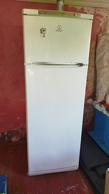 2 qapılı Indesit Soyuducu Satılır, rəng - Ağ