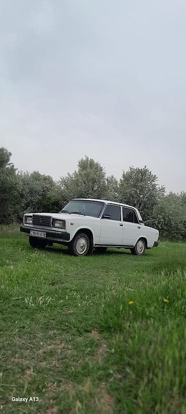 Motonəqliyyat: VAZ 2107, ağ rəng, sedan kuzov. Texniki xüsusiyyətlər və — 5