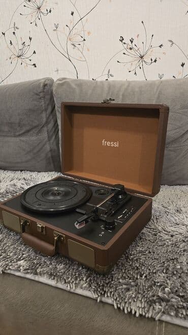 pullar: Qrammafonlar Mehduddur!!! Çox gözəl Retro Qramafonlar və göz oxşuyan — 4