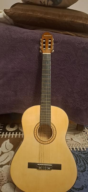gitaraların qiyməti: Sundman firmasina aid olan klassik gitara.Çox az istifadə — 1