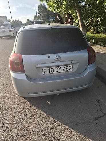 niva satılır: Toyota Corolla hatchback (gümüşü rəng), 5 qapı. - Kuzov: kompakt — 3