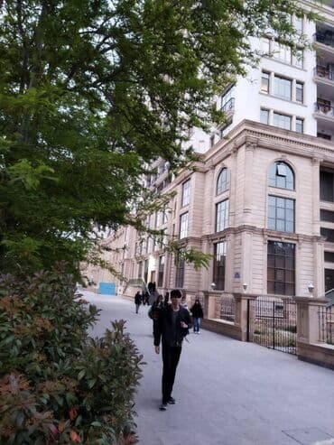 obyek satilir: Obyektə yararlı mənzil satılır. Elmlər akademiyası metrosuna yaxın 5/1 — 3