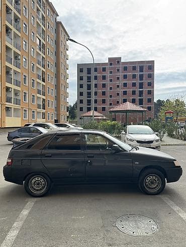 canqan avto: Model: Lada 2112 (hatchback, 5 qapı) Rəng: qara (mat) Yanacaq: benzin — 7