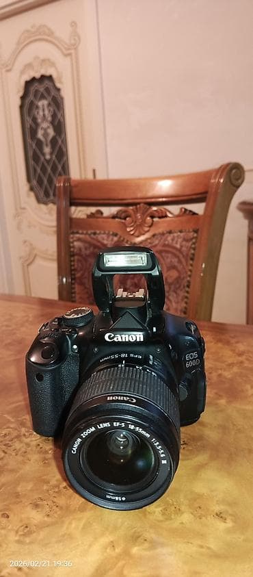 Canon EOS 600D DSLR + Canon EF‑S 18‑55mm f/3.5‑5.6 III dəst - 18 MP
