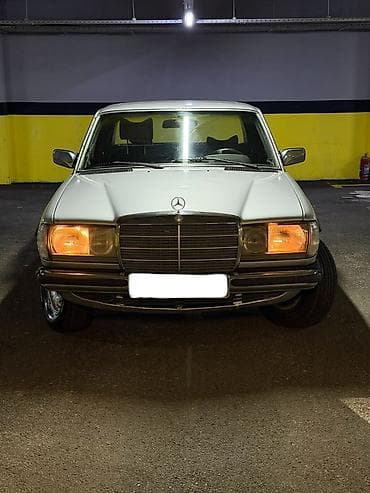 Mercedes-Benz W123: 2.4 l | Sedan