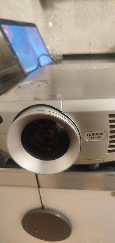 Proyektor Toshiba