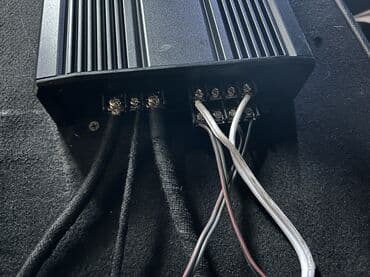 qapı dinamikleri: Soundmax 3200 w ideal veziyyetde ustada olmayib qizib atmagi yoxdu son — 3