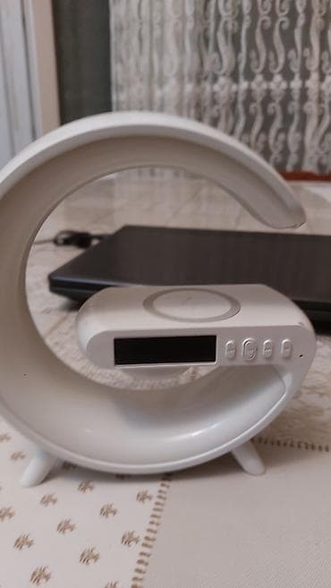 Ağıllı masaüstü LED lampa, simli şarj və saat funksiyası ilə. Müasir — 1