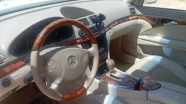 bmw e 38: Mercedes-Benz E 320: 3.2 l | 2004 il Sedan — 4