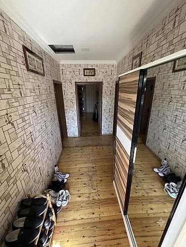şeki: Geniş və işıqlı yaşayış evi təqdim olunur. Şəkillərdən göründüyü kimi — 8