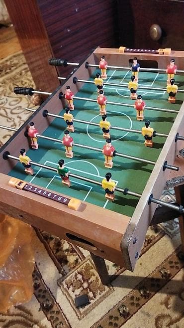 Stolüstü futbol (foosball) oyunu - Kompakt ölçülü, ev və ofis üçün