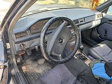 Su nəqliyyatı: Mercedes-Benz W124: 2.5 l | 1989 il Universal — 1