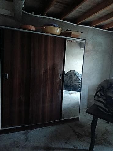 dekor saat: Sürüşkən qapılı paltar şkafı - Material: taxta (tünd qəhvəyi dekor) — 1