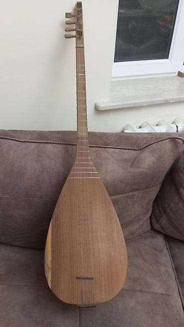 saz aleti: Saz – əl işi taxta simli musiqi aləti - Korpus: armud formalı — 2