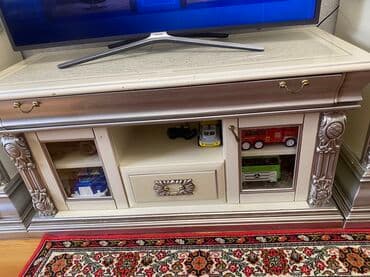 esyalari duzmek ucun yer: İşlənmiş, Kredit yoxdur, İtaliya — 4