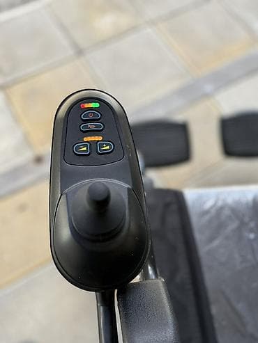 Yerimək üçün arabalar, çəliklər, əsalar, rollatorlar: Elektrikli əlil arabası - Joystick idarəetməsi: sağ qol dayağında — 2