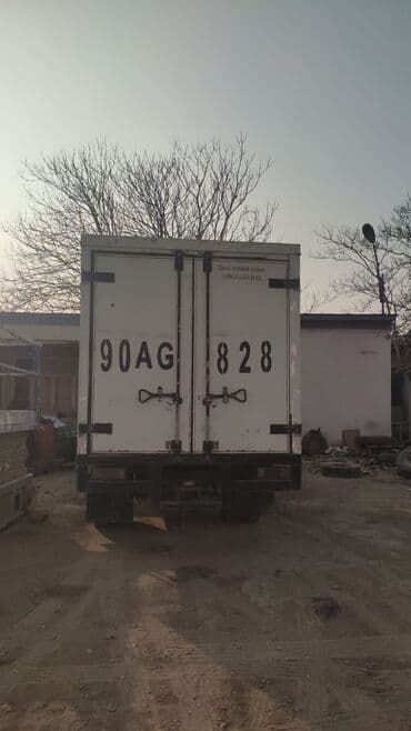 xaladelnik masinlar: Yük kuzasi - Konstruksiya: tam qapalı, ikiqat arxa qapıları olan — 2