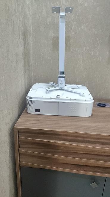 Proyektor NEC — 6
