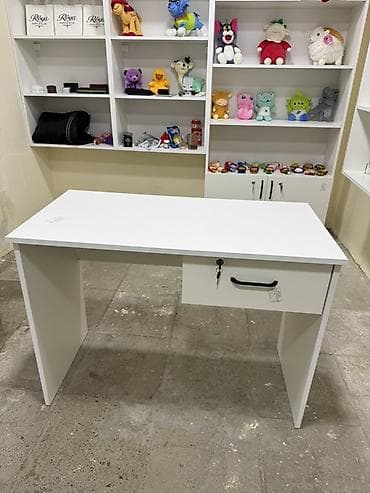 Ağ rəngli iş/oxu masası - Sadə və funksional dizayn - Material