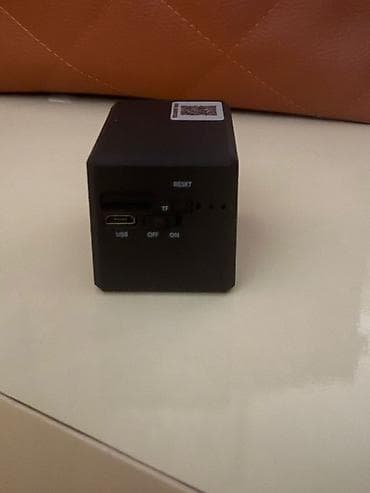 micro card: Ağıllı təhlükəsizlik kamerası – Wi‑Fi dəstəkli, kubik dizayn - — 1