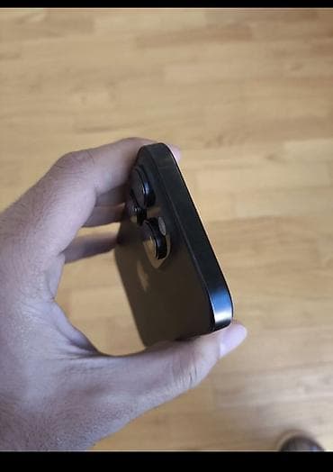 wifili kamera: IPhone 15 Pro, Qara, Face ID — 4