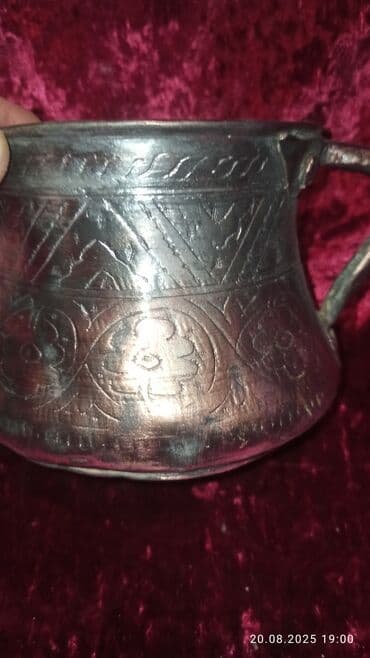 vaza qab: Naxışlı mis pac, ev dekorasiyası və ya kolleksiya üçün uyğundur. Bu — 3