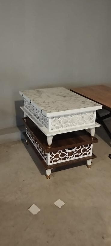 Yeni, Jurnal masası