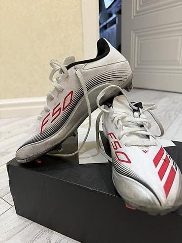 Adidas F50 Messi kramponları - Model: Adidas F50 (Messi seriyası) - — 2