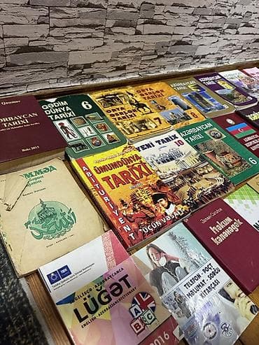 Книги и журналы: Kitab satılır Şəkildə gördüyünüz 23 ədəd kitab birlikdə satılır — 2