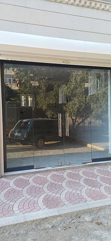 Daşınmaz əmlak: İCARƏYƏ VERİLİR – vitrinli kommersiya obyektı - Ön fasadda geniş şüşə — 2