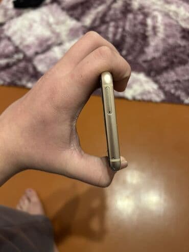 telefonlar kreditle: Smartfon – qızılı rəngdə Xüsusiyyətlər və dizayn: - Ekran: tam ön — 2