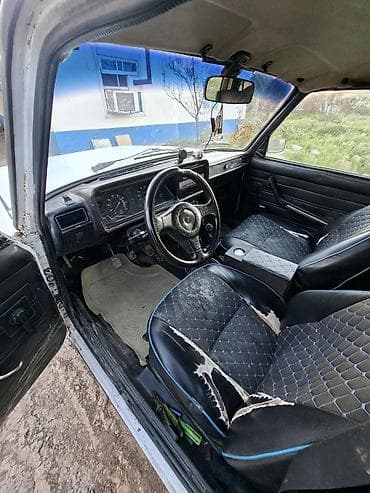 uaz 469 ucuz tap: VAZ 2107 “Jiquli” sedan - Kuzov: 4 qapılı, ağ rəng. Klassik künc fara — 4